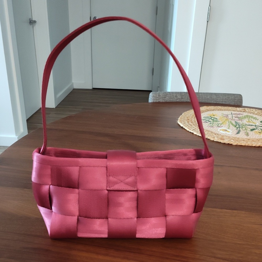 Harveys The Original Seatbelt Bag Woven Baguette Shoulder Bag Pink Raspberry - Picture 2 of 8
